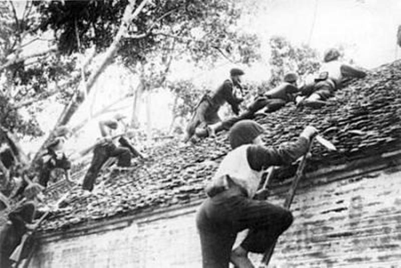 Toàn dân Việt Nam hưởng ứng Lời kêu gọi Toàn quốc kháng chiến, sự kiện then chốt lịch sử 12 bài 26